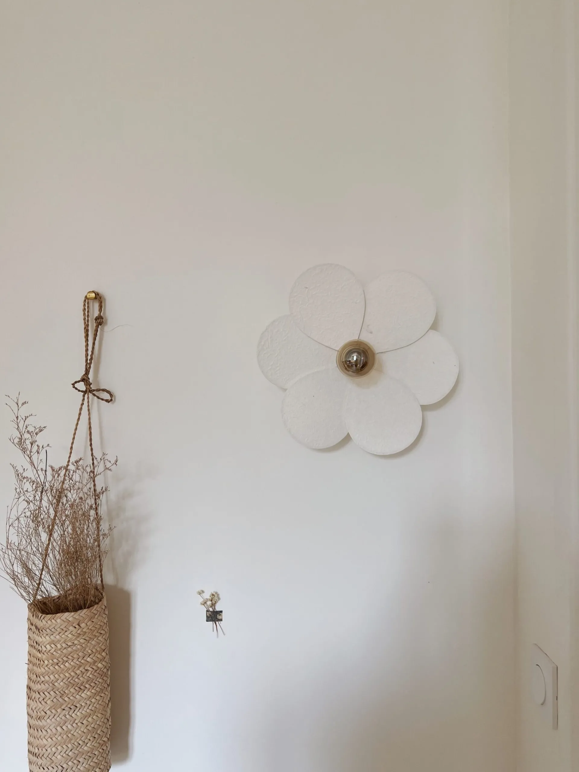 Sélection M Applique murale Fleur en papier mâché Hot