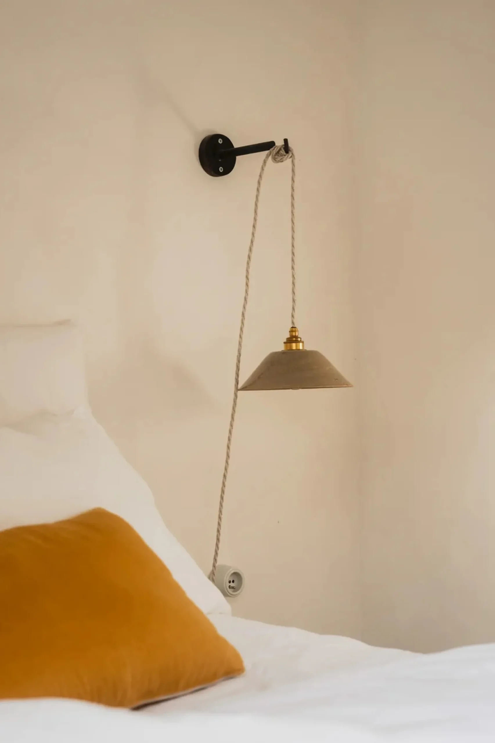 Sélection M Baladeuse Lisette en grès chamotté ivoire et vert de gris Discount