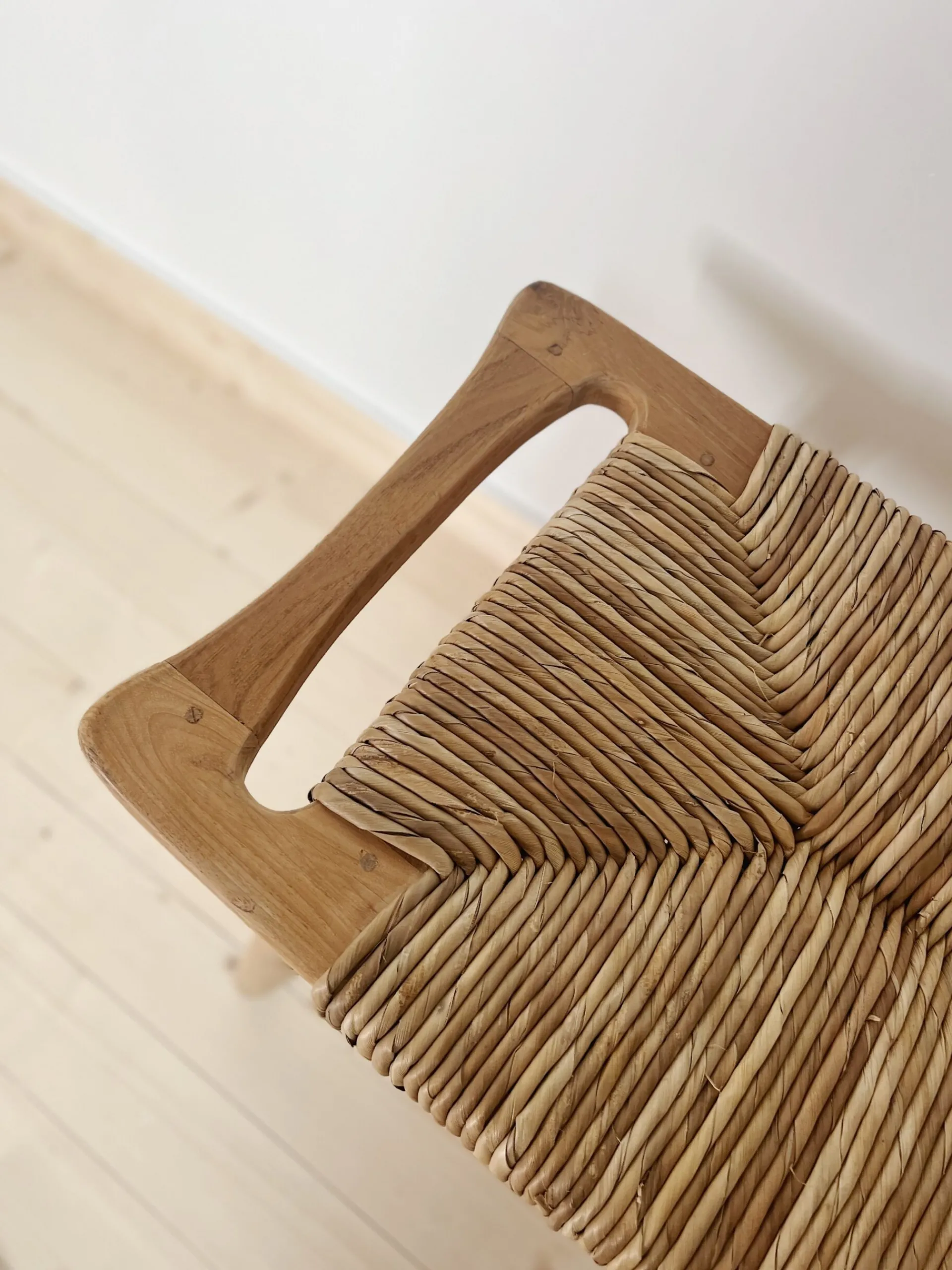 Sélection M Banc tressé en teck et rotin Hot