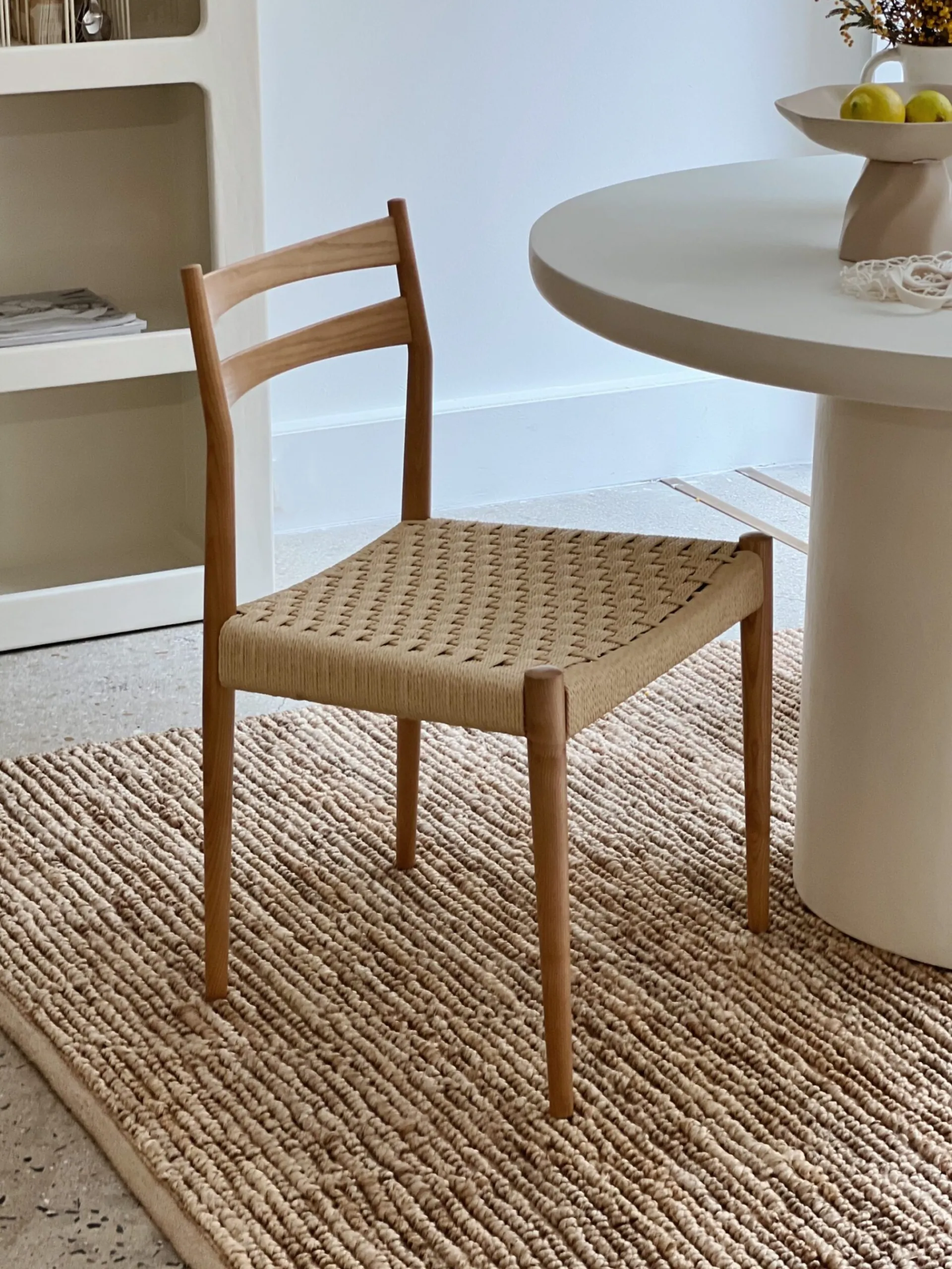 Sélection M Chaise en bois de frêne et assise tressée