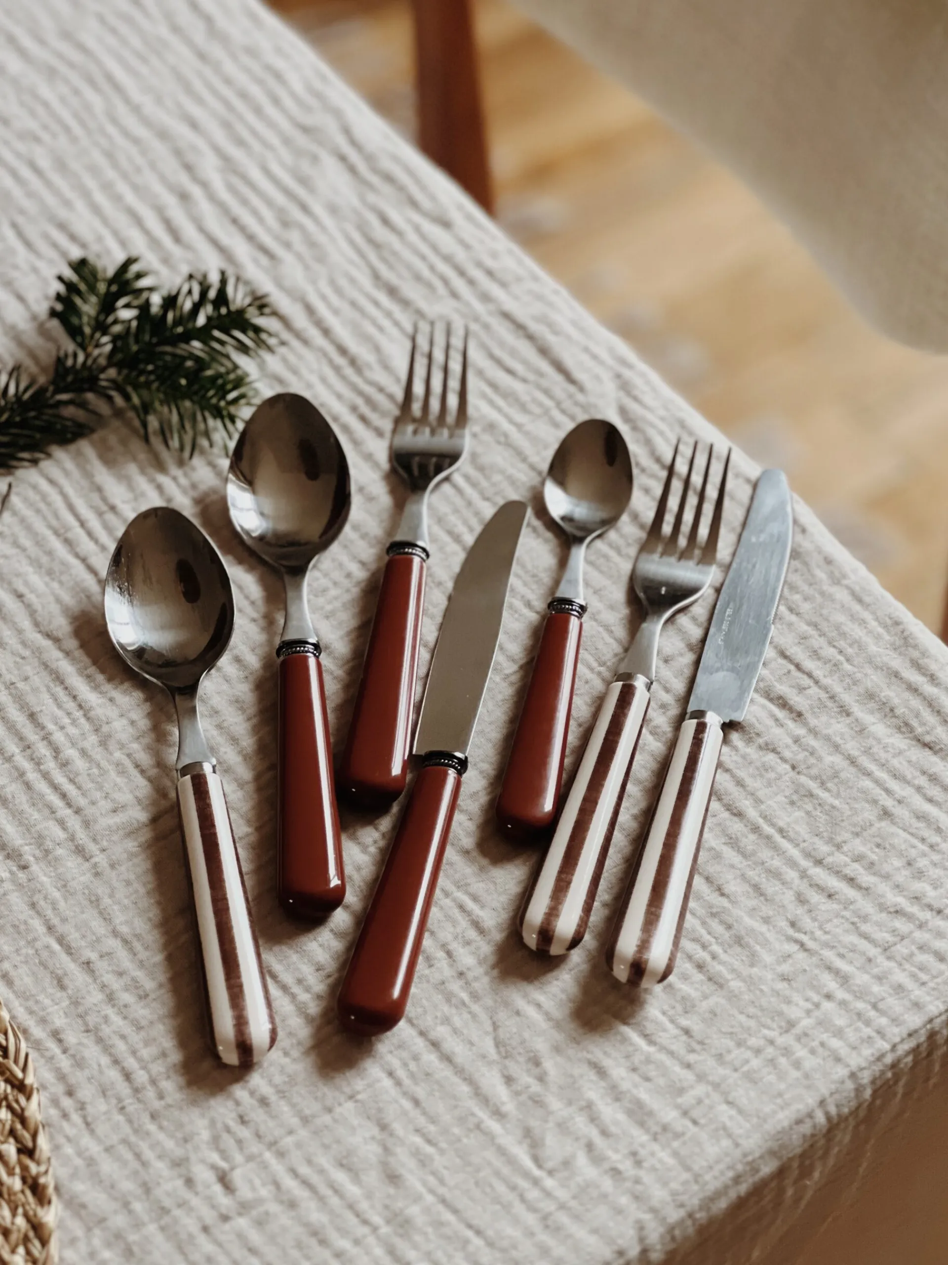 Sélection M Coffret 24 couverts de couleur Discount