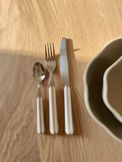 Sélection M Coffret 24 couverts de couleur Discount