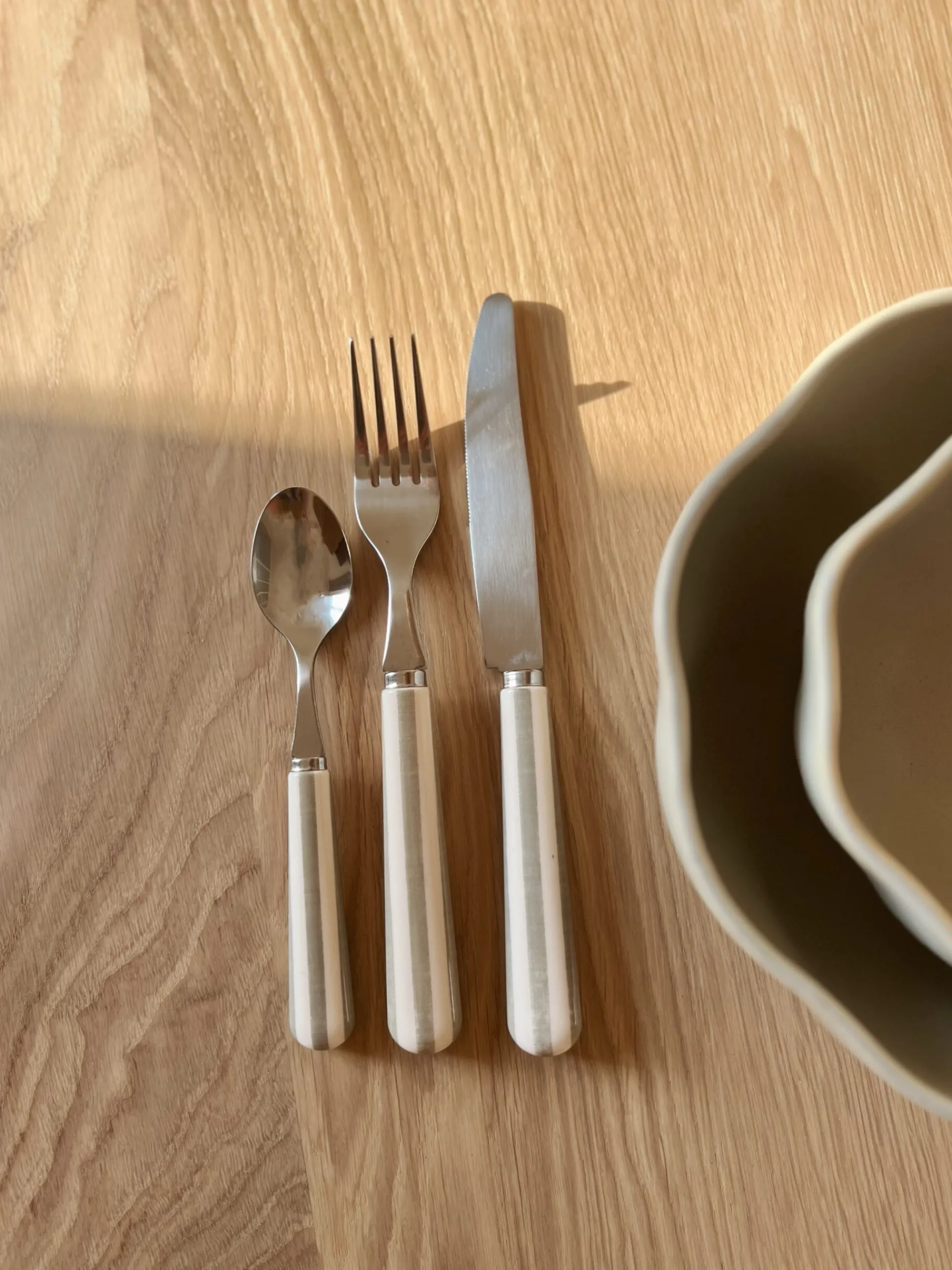 Sélection M Coffret 24 couverts de couleur Discount