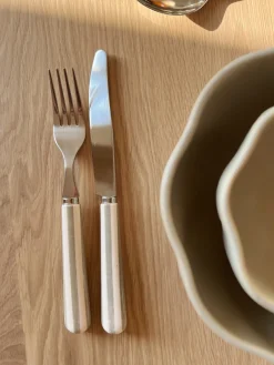 Sélection M Coffret 24 couverts de couleur Discount