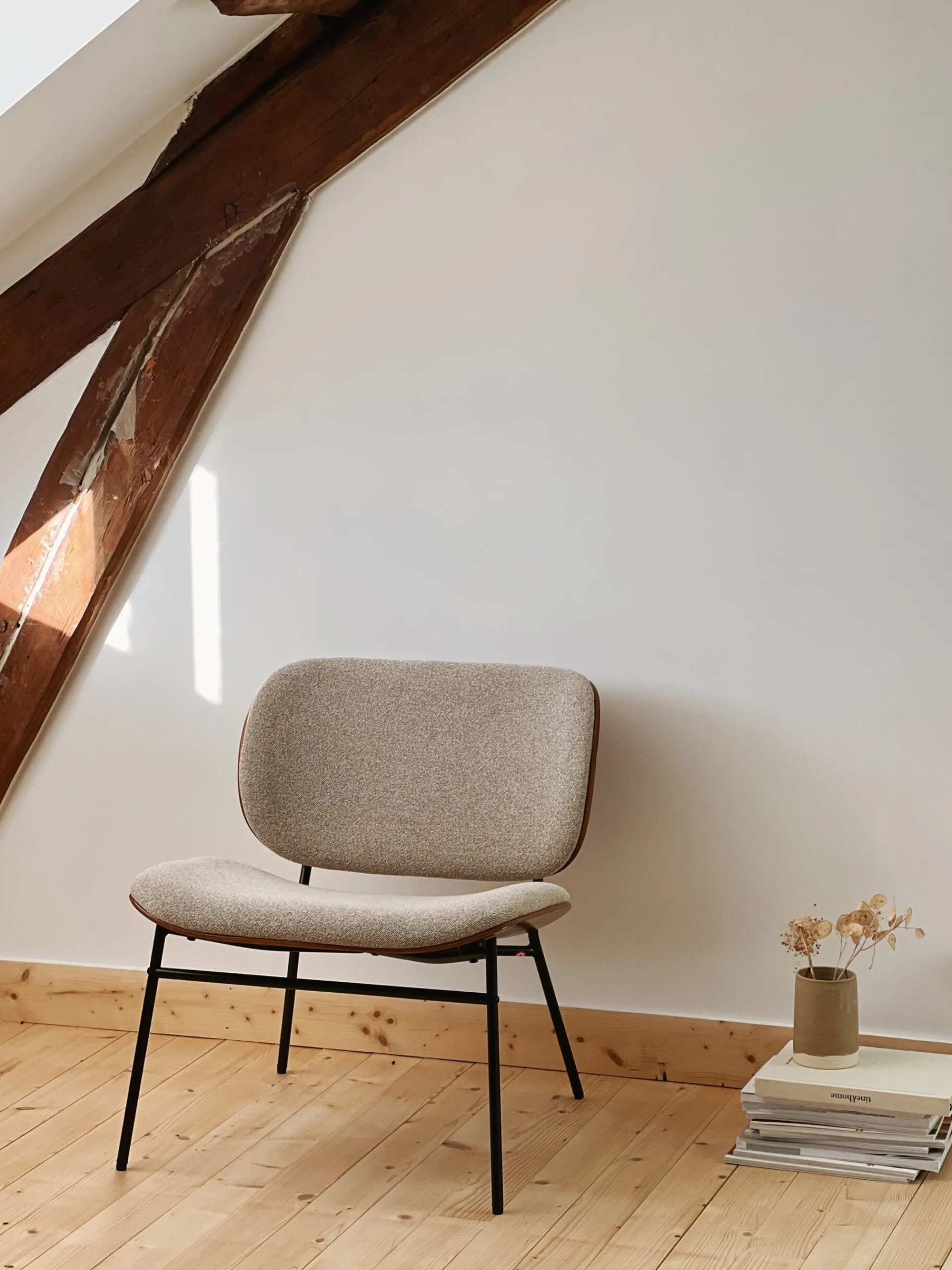 Sélection M Fauteuil beige et bois Aki Hot