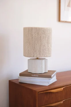 Sélection M Lampe à poser artisanale en béton Outlet