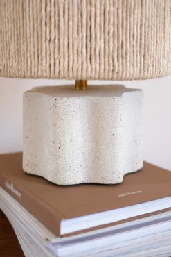 Sélection M Lampe à poser artisanale en béton Outlet