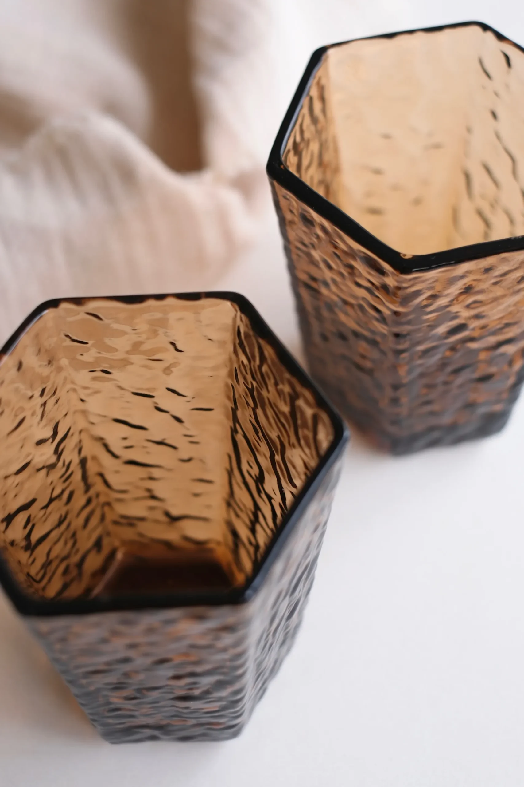 Sélection M Set de 6 verres ambré effet martelé – pied ou gobelet Sale