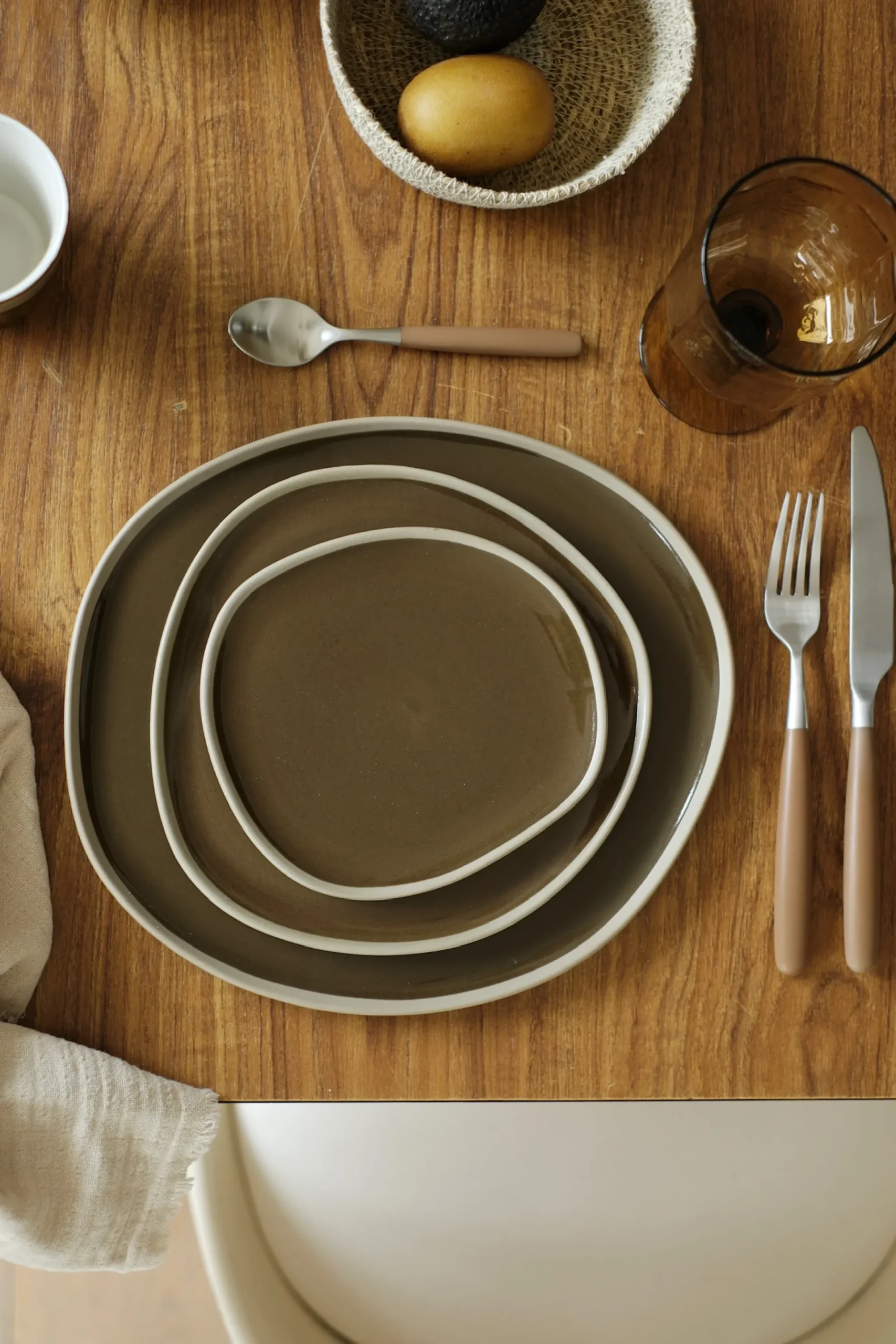 Sélection M Vaisselle en porcelaine olive – collection Mineral